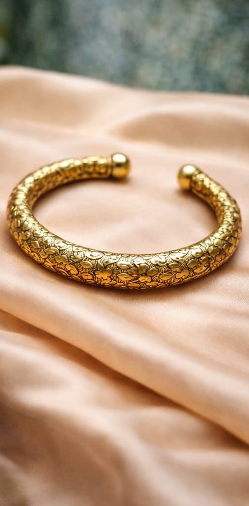 Vintage Gold Textured Open Cuff Bracelet for Men and Women | Elegant Artificial Jewelry
